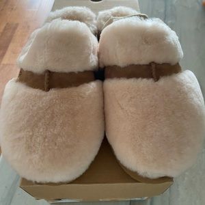 NIB Ugg Slippers sz 8